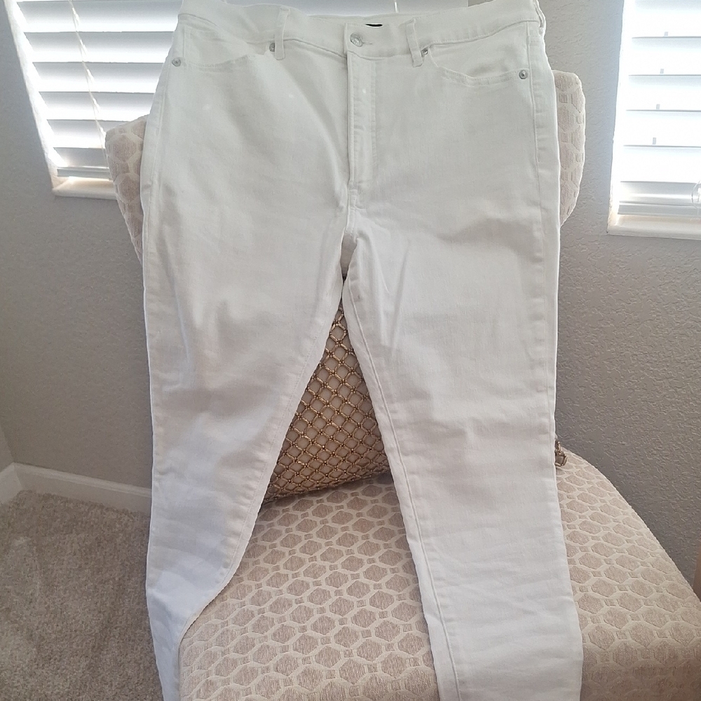 Express Crisp White Jeans